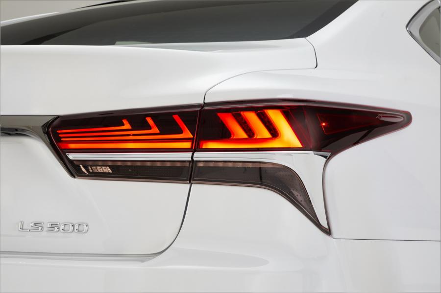 Детали экстерьера Lexus LS500 F-Sport 2017 года  (NA) (фото 14 из 66)